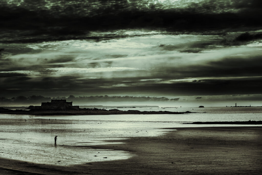 Paysage côtier sous un ciel dramatique – photographie Sébastien Niess